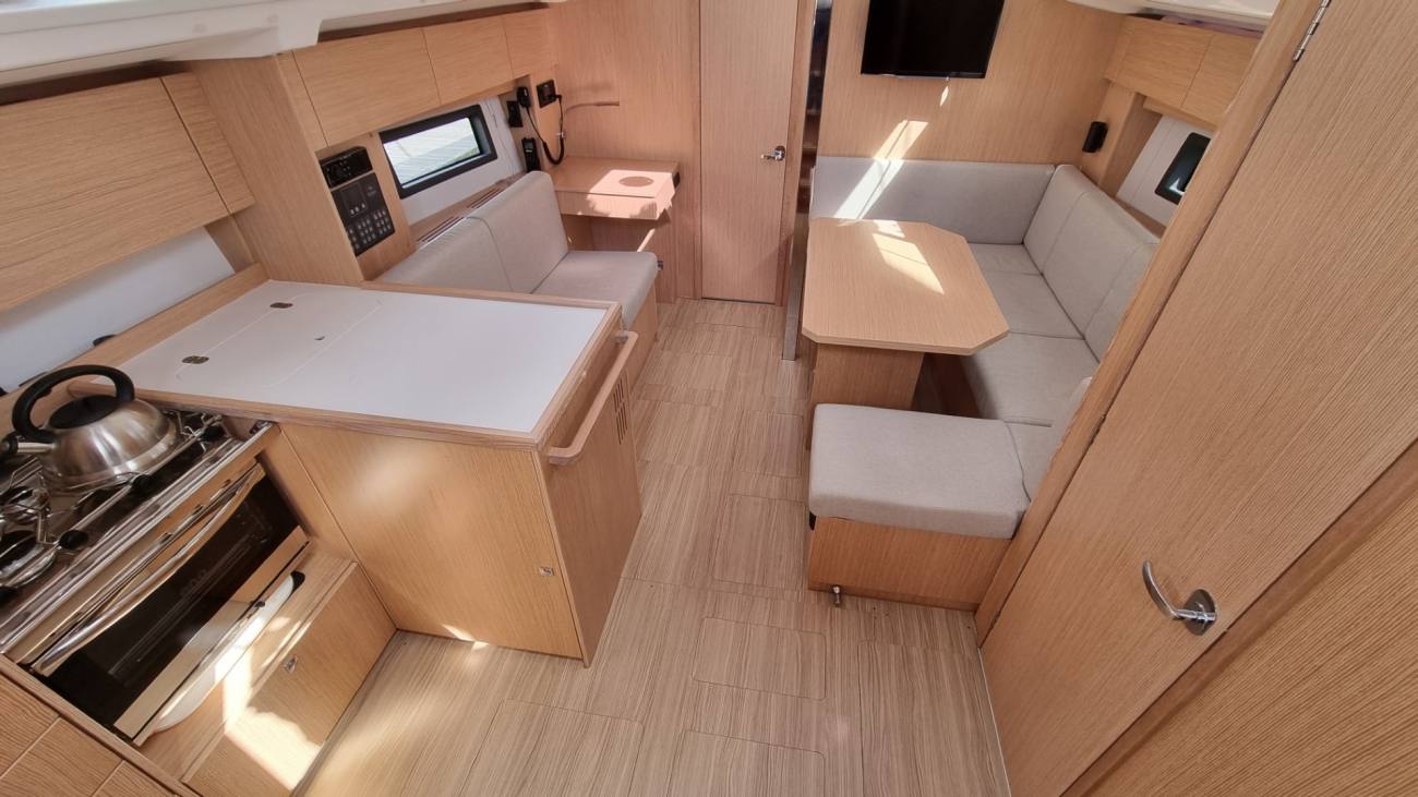 2023 Bavaria C38 image 14