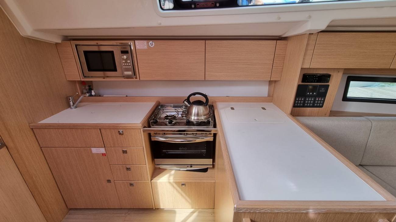 2023 Bavaria C38 image 19