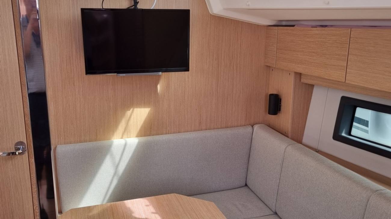 2023 Bavaria C38 image 22