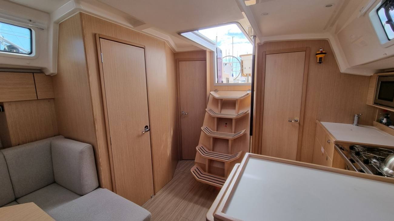 2023 Bavaria C38 image 17
