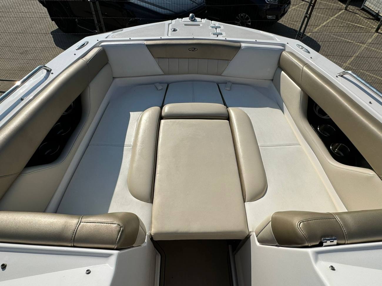 2011 Regal 2220 Fasdeck image 17