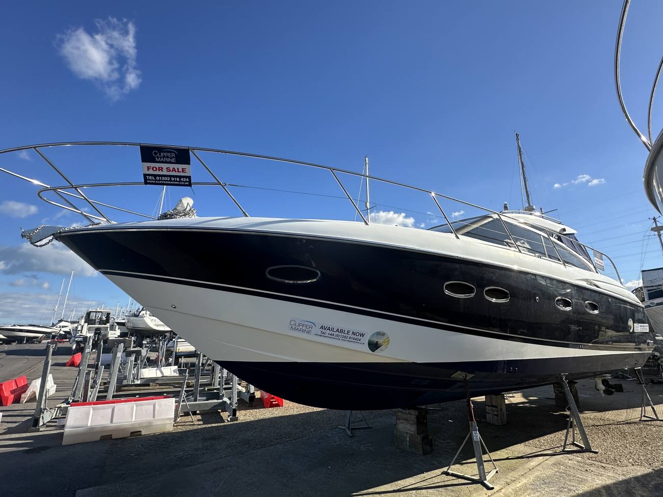 2011 Princess V42 image 12