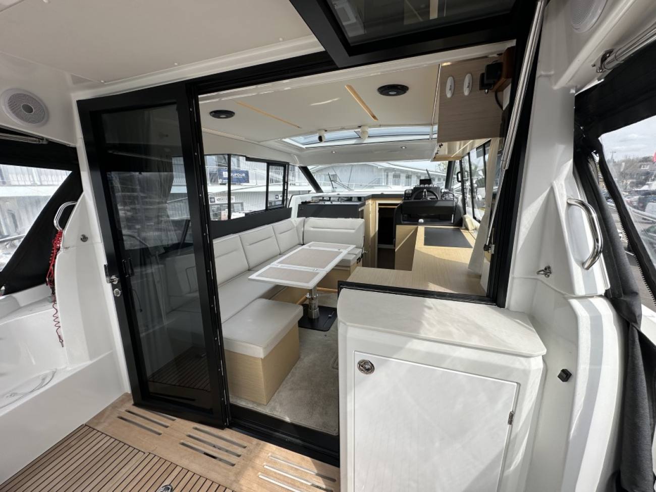 2022 Jeanneau NC 37 image 22