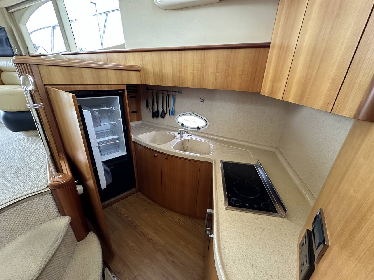 2005 Azimut 42 image 43