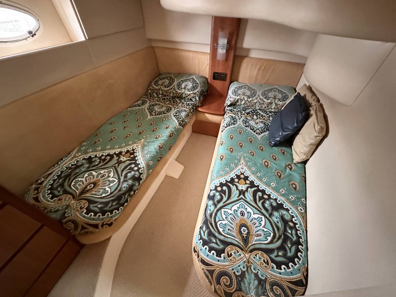 2005 Azimut 42 image 46