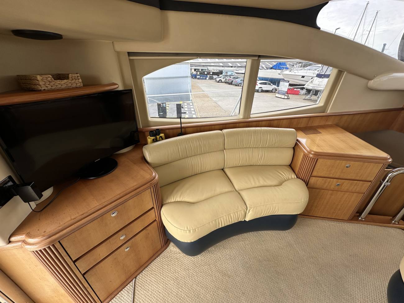 2005 Azimut 42 image 38