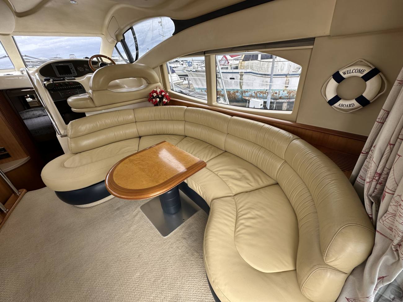 2005 Azimut 42 image 37