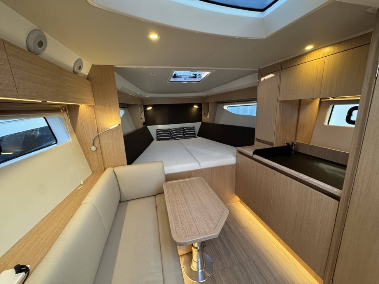 2023 Bavaria SR33 image 2