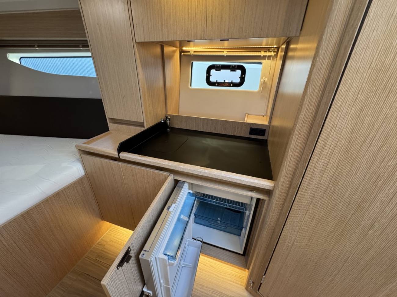 2023 Bavaria SR33 image 6