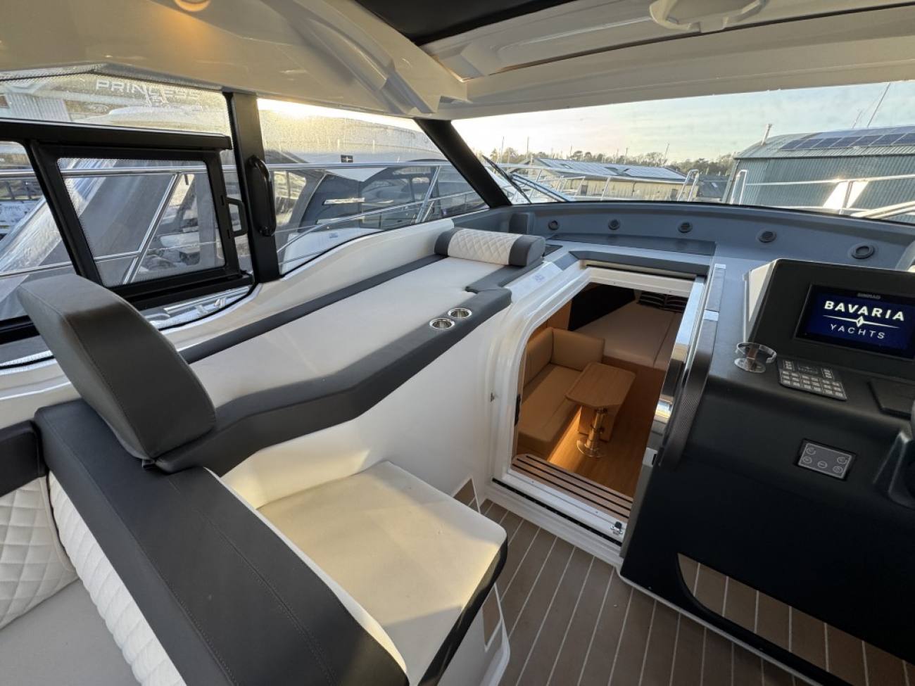 2023 Bavaria SR33 image 18