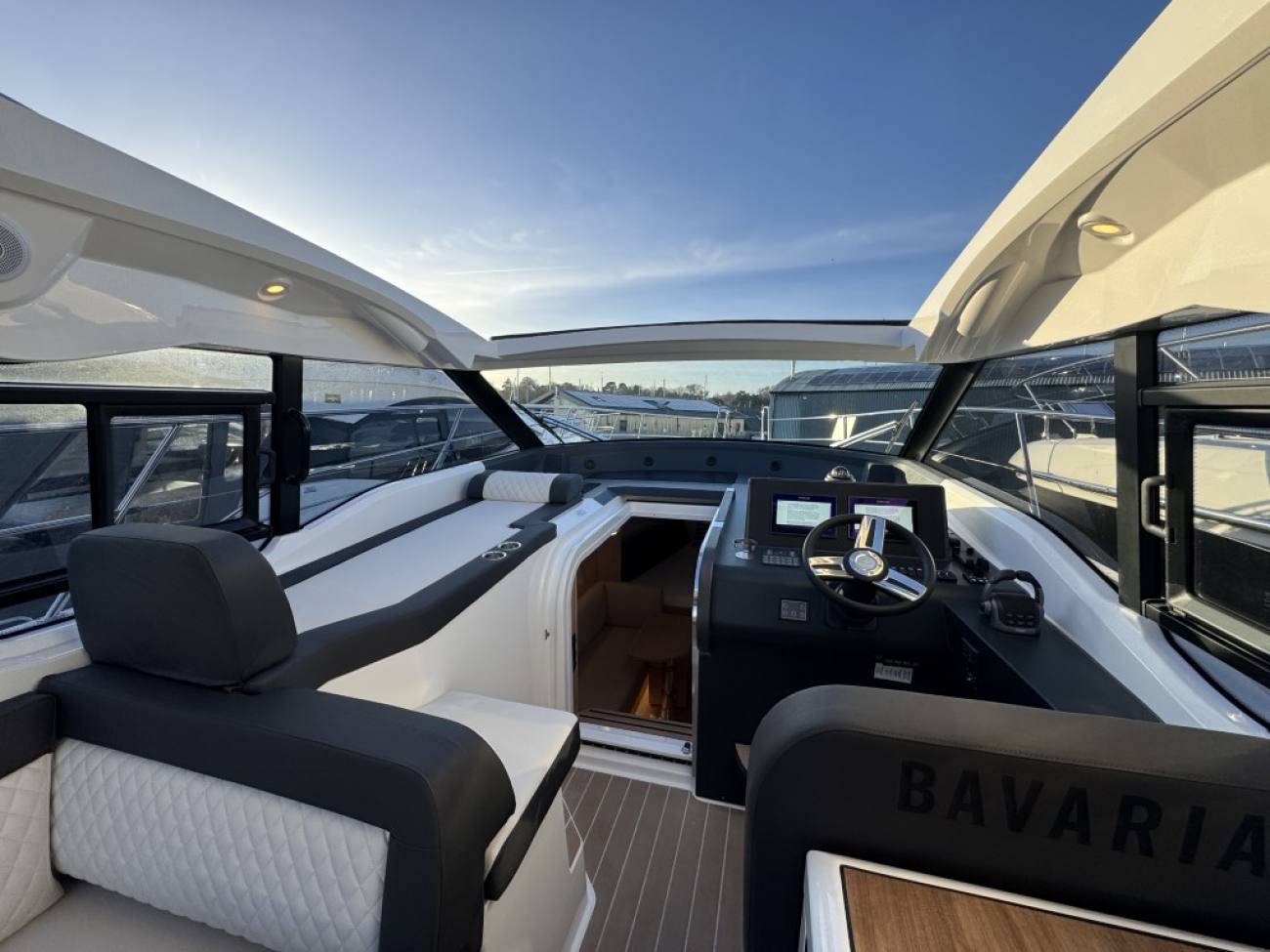 2023 Bavaria SR33 image 16