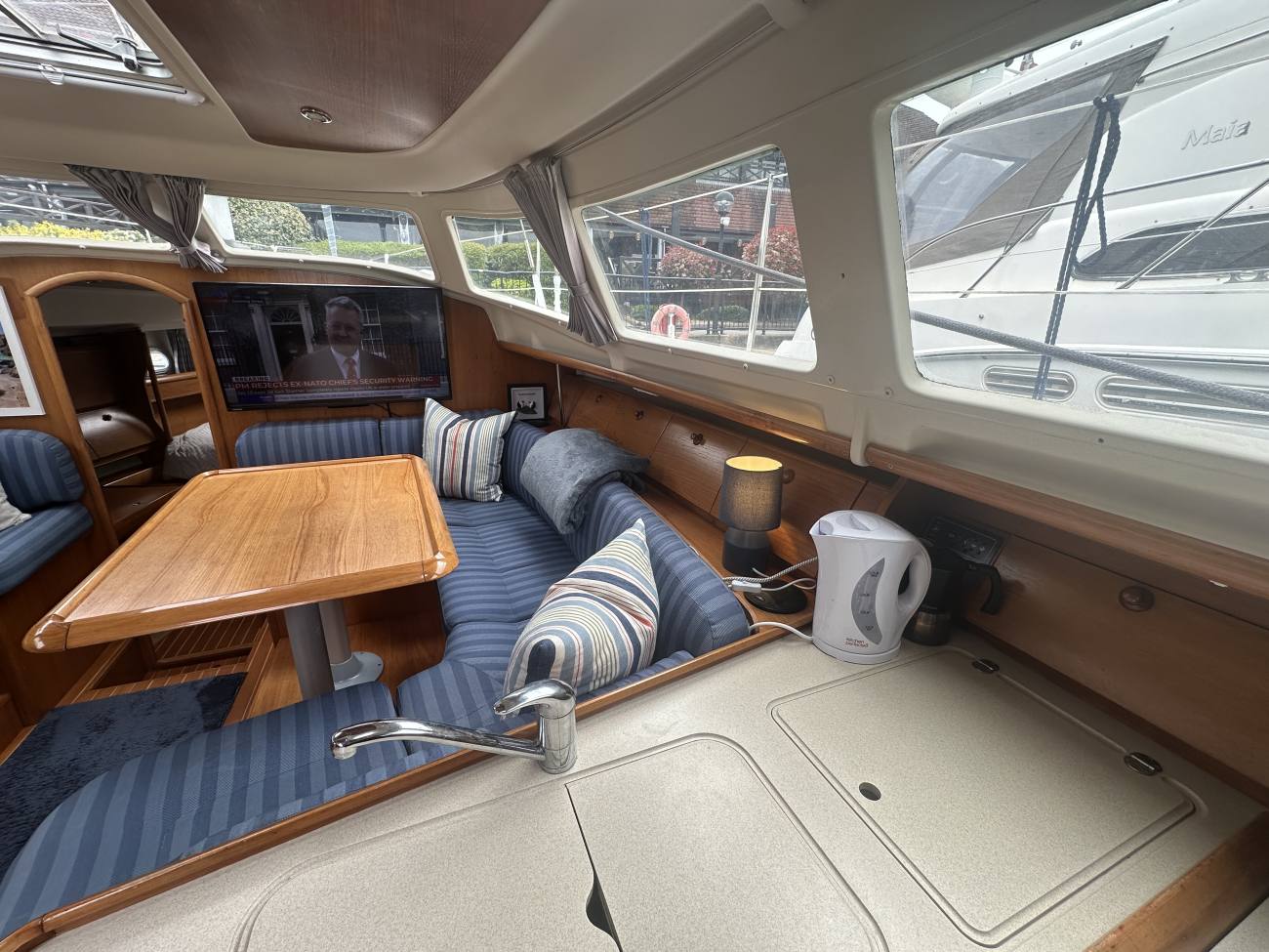 1998 Jeanneau Sun Odyssey 40 DS image 2