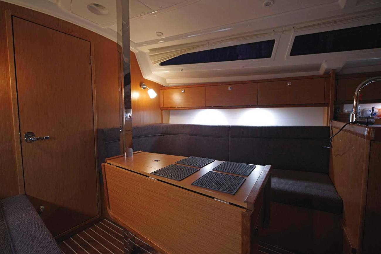 2016 Bavaria Cruiser 34 image 24