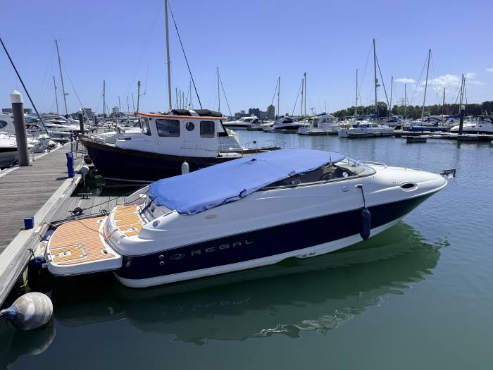 2005 Regal 2450 Cuddy