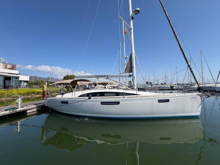 2018 Bavaria Vision 42
