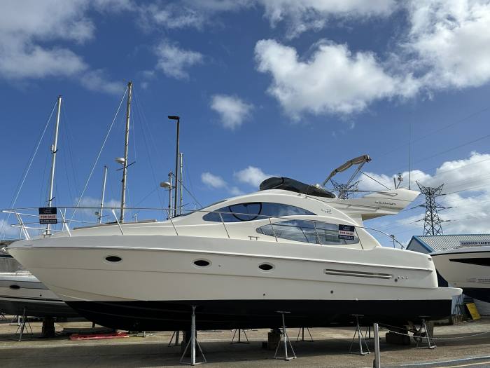 2005 Azimut 42
