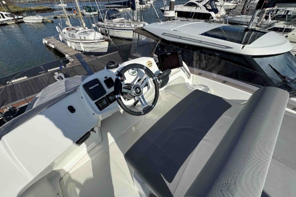 Beneteau Antares 30 Fly additional image 6