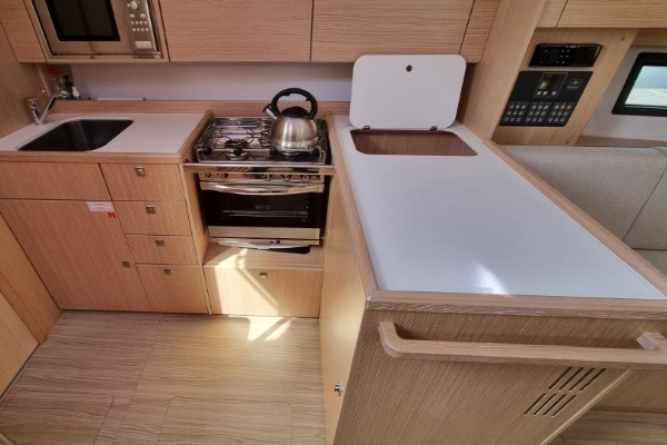 Bavaria C38 additional image 2