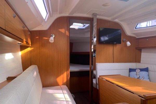 Bavaria 37 Cruiser additional image 2