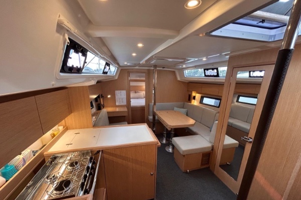 Bavaria C38 additional image 1